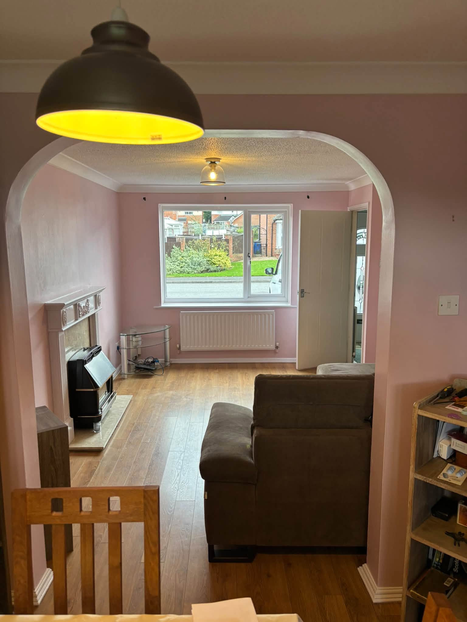 Pink & green living/dining room