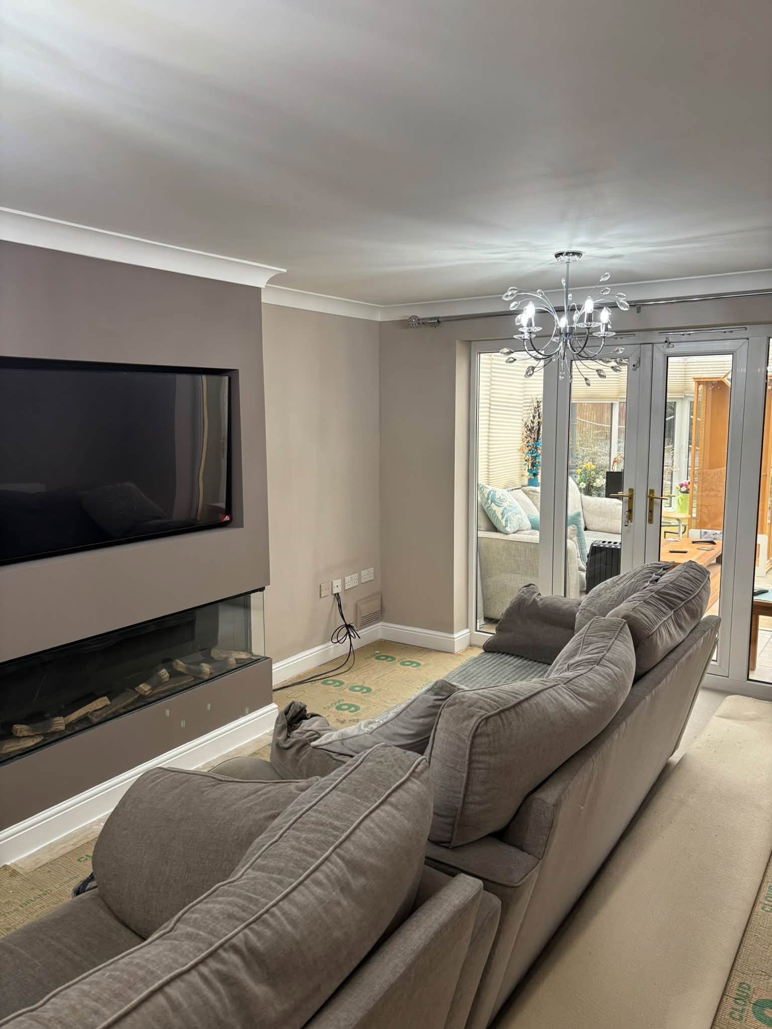 Living room wallpaper & feature wall