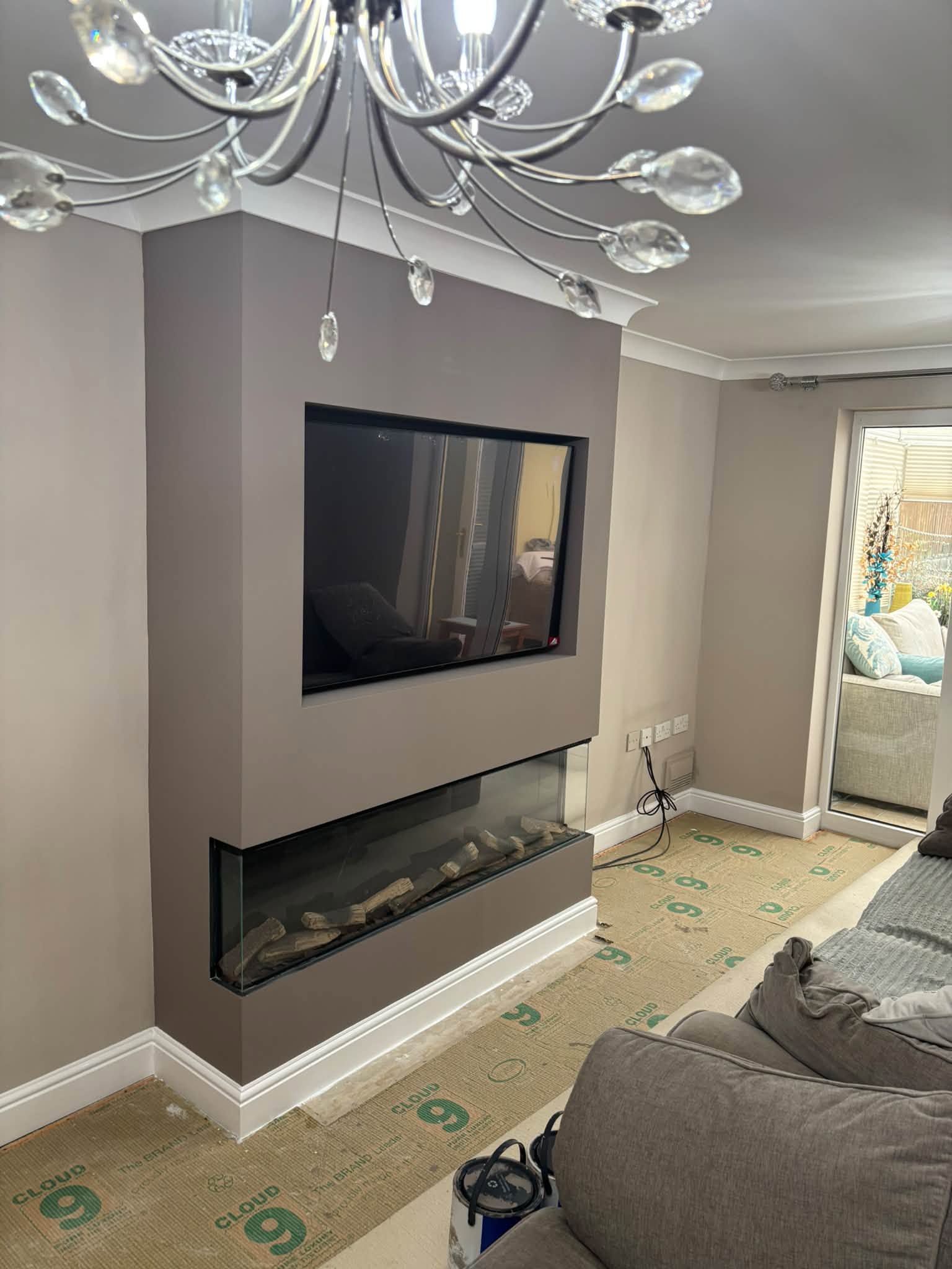 Living room wallpaper & feature wall — project photograph